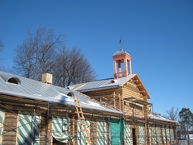 Центральный р-н. Флигель. Устройство кровли, башенки с флюгером.